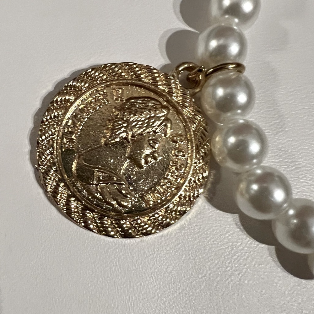 Faux Pearl Choker with Gold Medallion - Picture 6 of 6